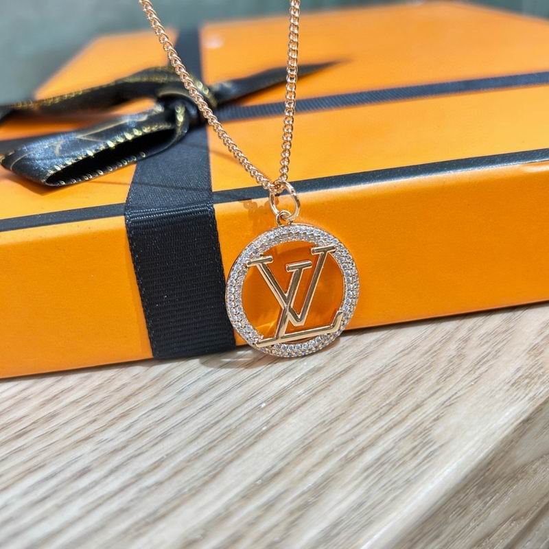 LV Necklace 03lyr342